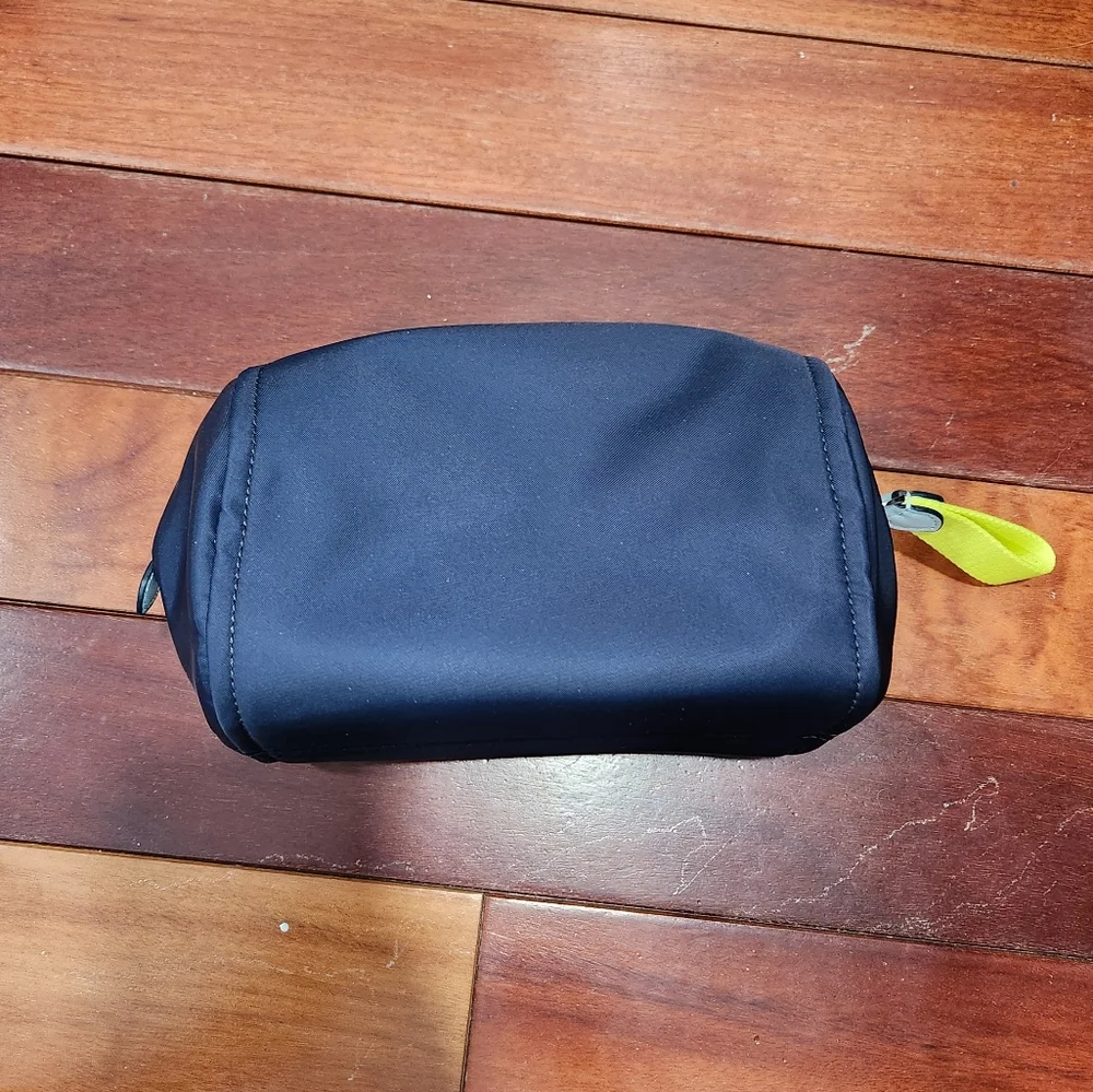 NWOTs Kate Spade Chelsea Colorblock Medium Cosmetic Case in Blazer Blue